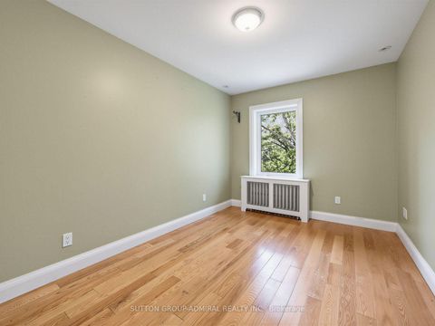 Photo 16 at 246 Ellis Avenue, Swansea, Toronto