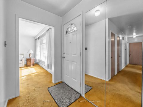 Photo 2 at 68 Beacham Crescent, Sullivan, Toronto