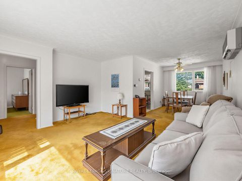 Photo 5 at 68 Beacham Crescent, Sullivan, Toronto