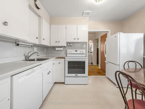 Photo 7 at 68 Beacham Crescent, Sullivan, Toronto