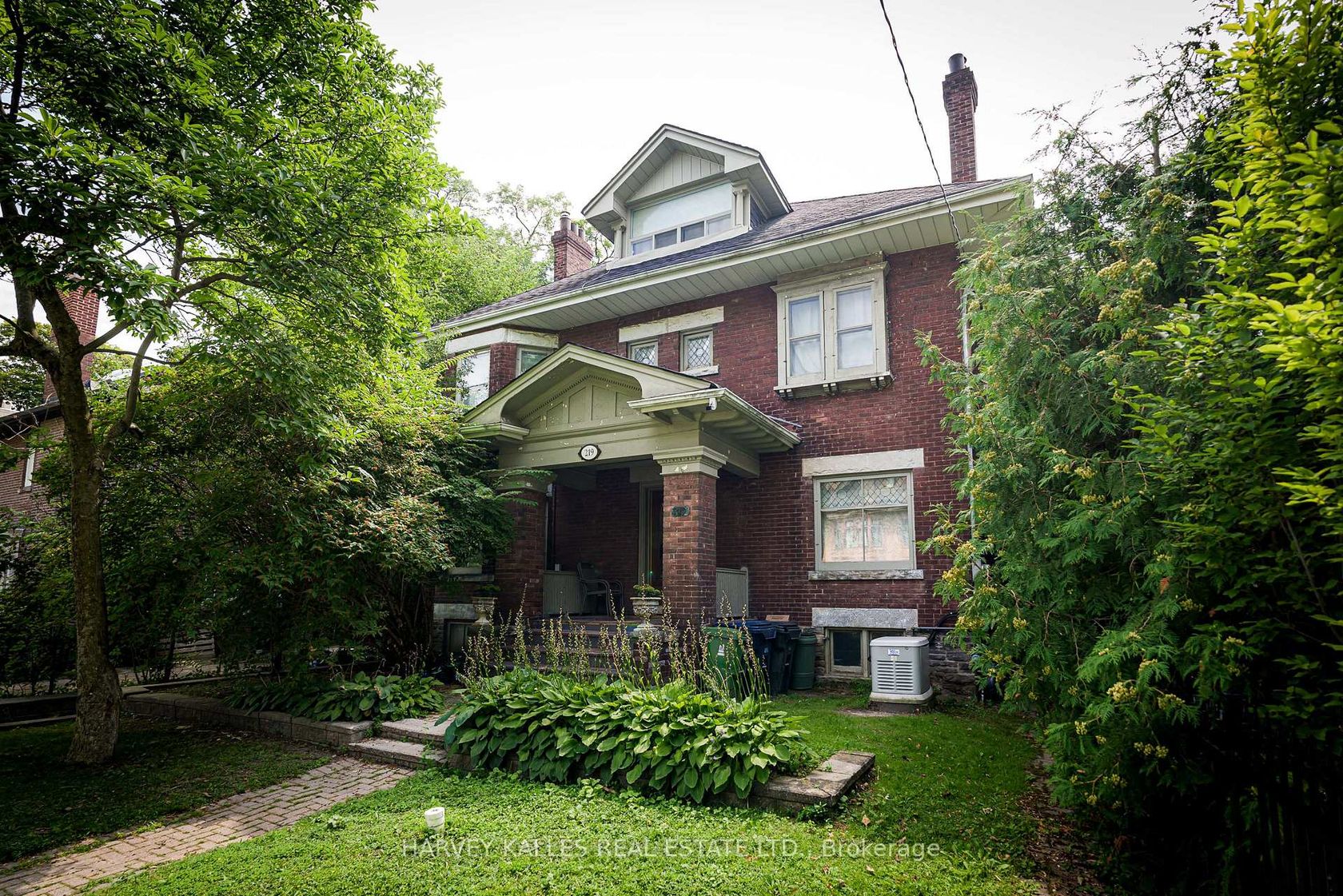 219 Balmoral Avenue, Casa Loma, Toronto by Loree Meneguzzi Real Estate 219 Balmoral Avenue, Casa Loma, Toronto