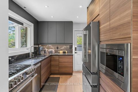 Photo 2 at 11 Yewfield Crescent, Don Mills, Toronto