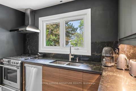 Photo 4 at 11 Yewfield Crescent, Don Mills, Toronto