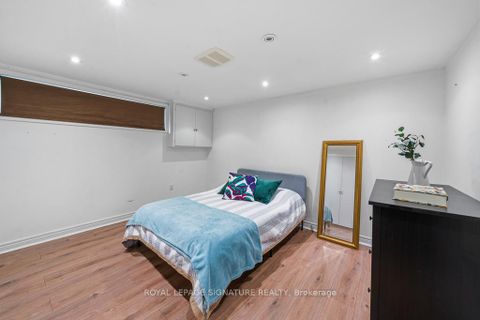 Photo 25 at 11 Yewfield Crescent, Don Mills, Toronto