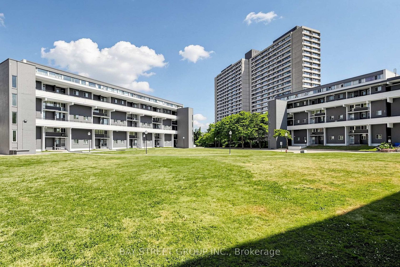 302 - 55 Sunny Glenway, Flemingdon Park, Toronto photo 3