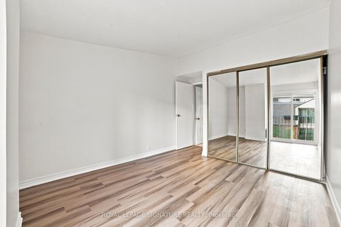 Photo 8 at 18 - 325 Jarvis Street, Moss Park, Toronto