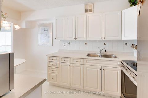 Photo 11 at 207 - 260 Scarlett Road, Smythe, Toronto