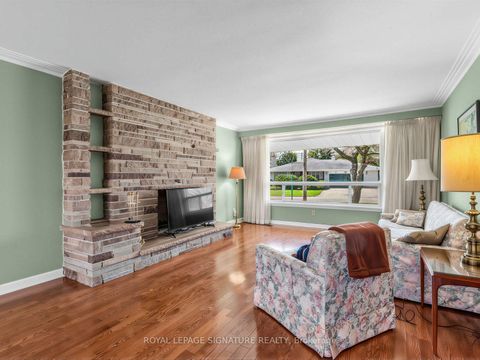 Photo 5 at 62 Dukinfield Crescent, Donalda, Toronto