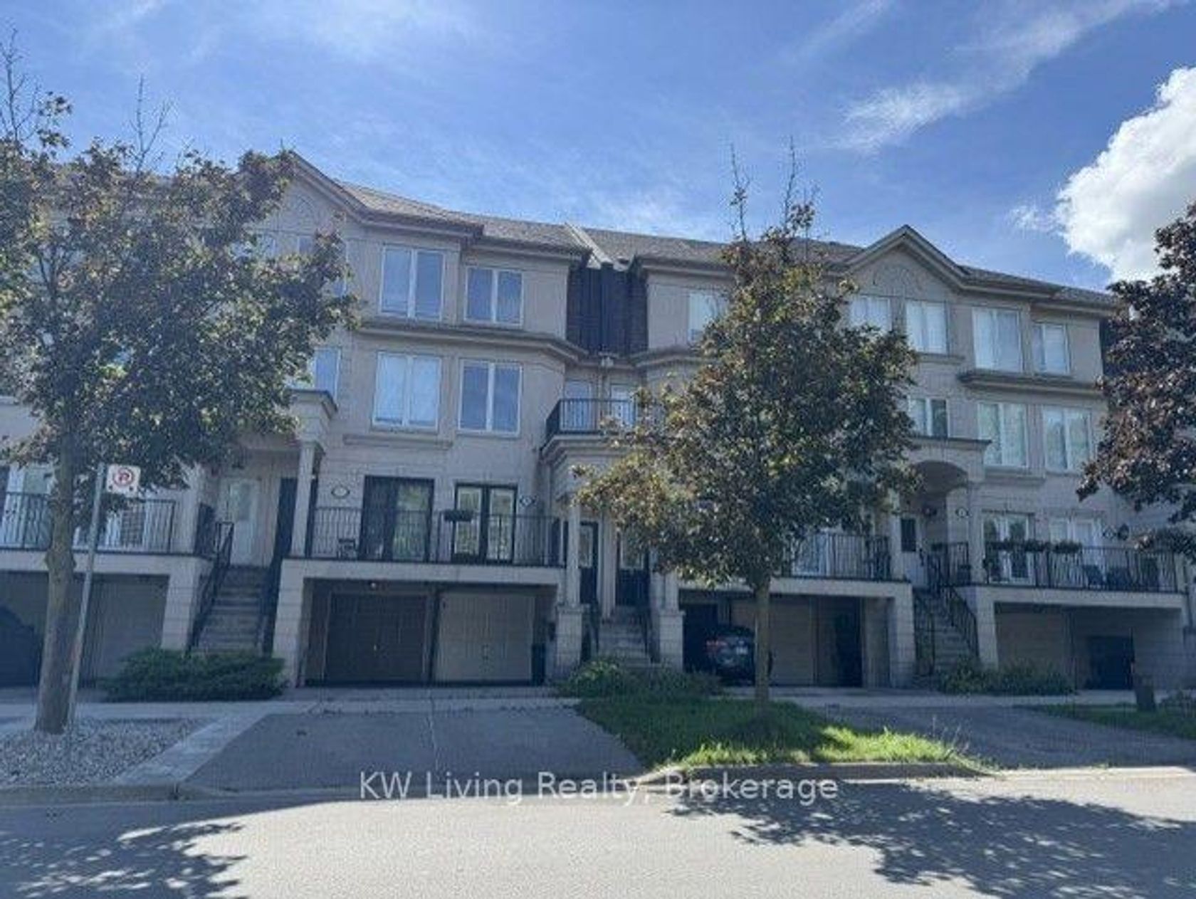 37B Green Belt Drive, Don Mills, Toronto photo number 2