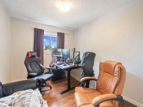 Photo 25 at 267 Warner Crescent, Summerhill Estates, Newmarket