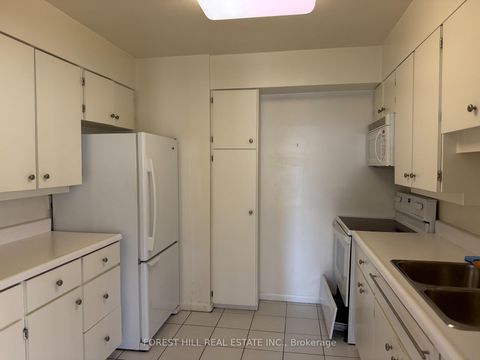 Photo 1 at 405 - 500 Avenue Road, Casa Loma, Toronto