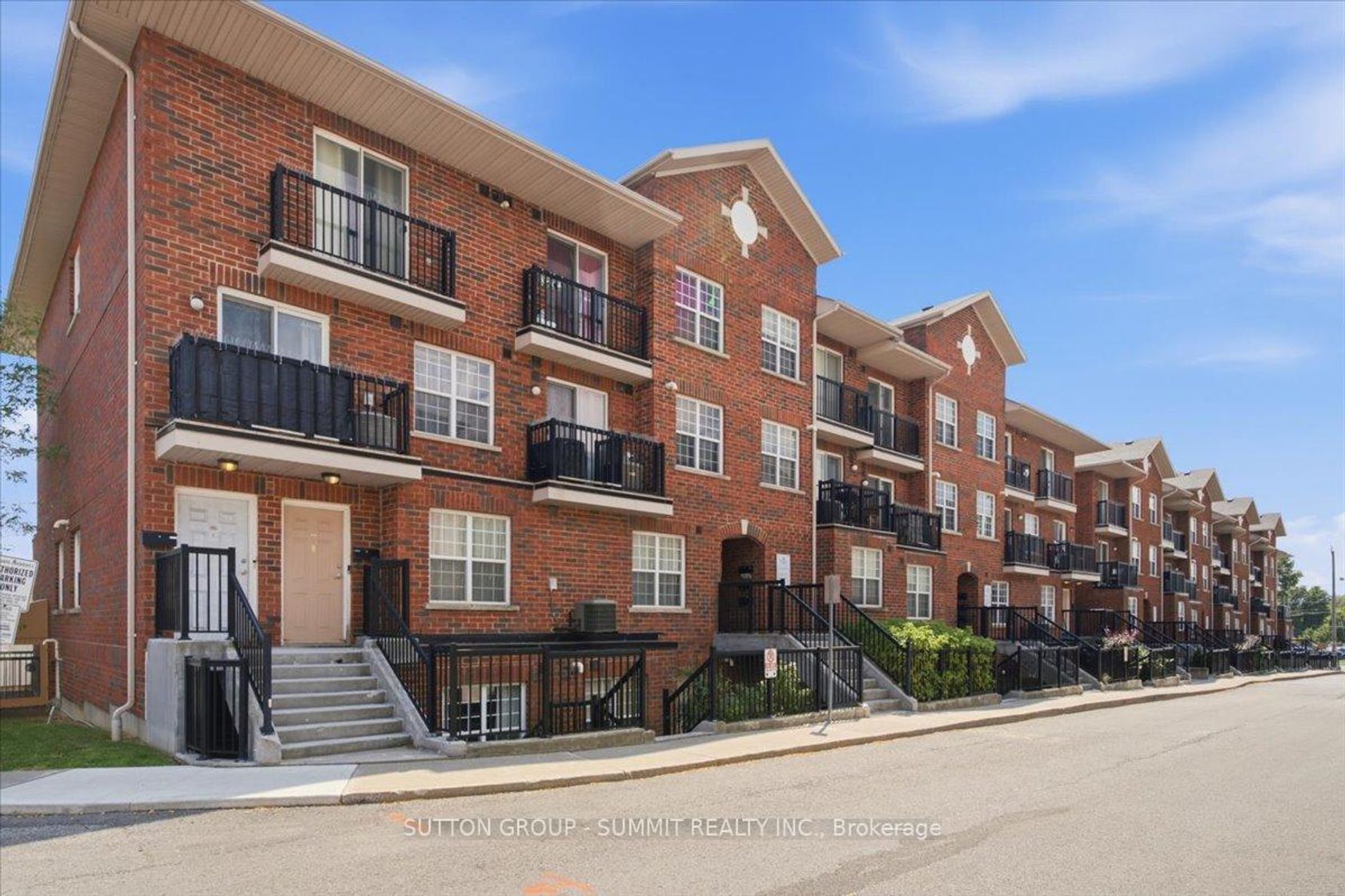201 - 25 Strangford Lane, Birchmount, Toronto photo number 2