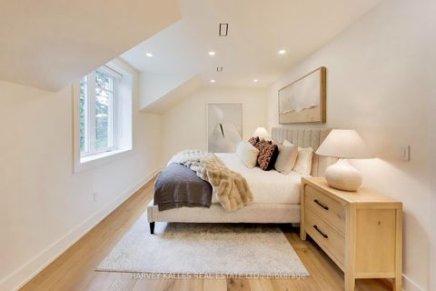 Photo 14 at 287 Yonge Boulevard, Nortown, Toronto