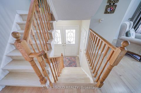 Photo 4 at 6 Sugarforest Drive, Patterson, Vaughan