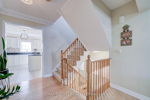 Photo 5 at 6 Sugarforest Drive, Patterson, Vaughan