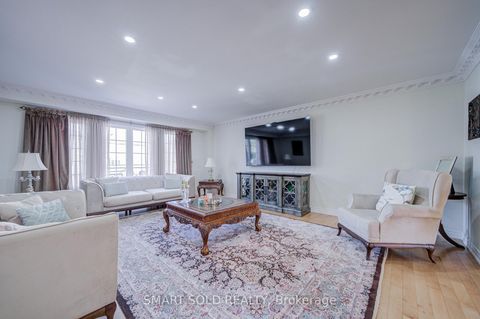 Photo 7 at 6 Sugarforest Drive, Patterson, Vaughan