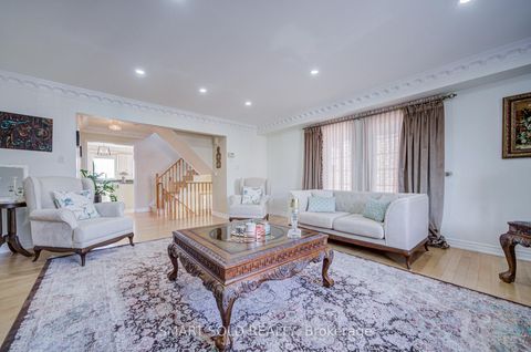 Photo 8 at 6 Sugarforest Drive, Patterson, Vaughan