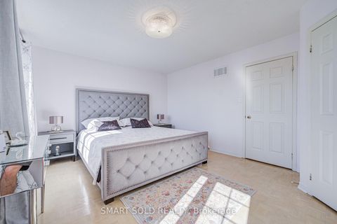 Photo 18 at 6 Sugarforest Drive, Patterson, Vaughan