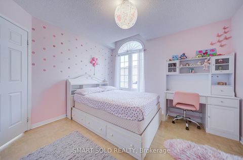 Photo 24 at 6 Sugarforest Drive, Patterson, Vaughan