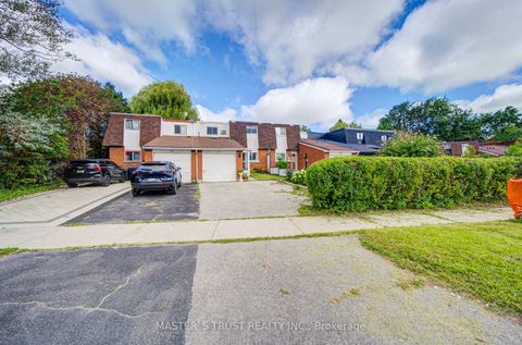 Photo 1 at 61 Wiggens Court, Malvern, Toronto