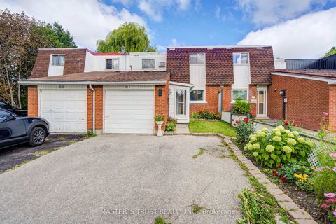 Photo 2 at 61 Wiggens Court, Malvern, Toronto