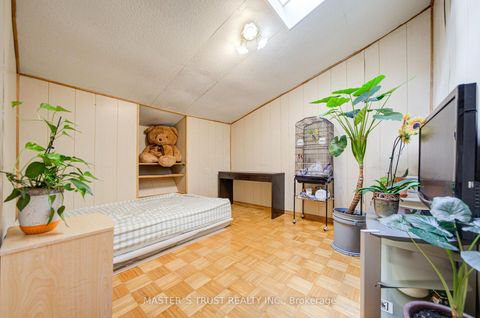 Photo 6 at 61 Wiggens Court, Malvern, Toronto