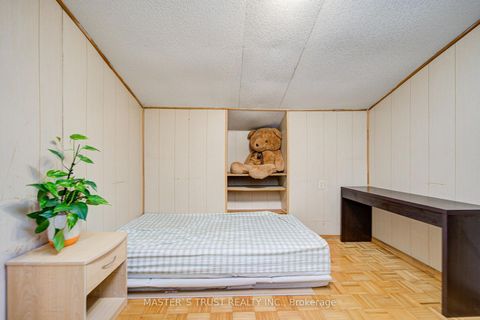 Photo 7 at 61 Wiggens Court, Malvern, Toronto