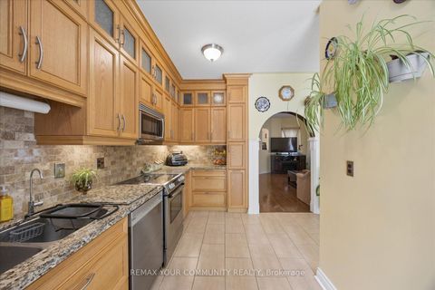Photo 13 at 41 Old Colony Road, Oak Ridges Lake Wilcox, Richmond Hill