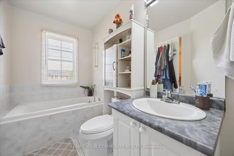 Photo 22 at 41 Old Colony Road, Oak Ridges Lake Wilcox, Richmond Hill