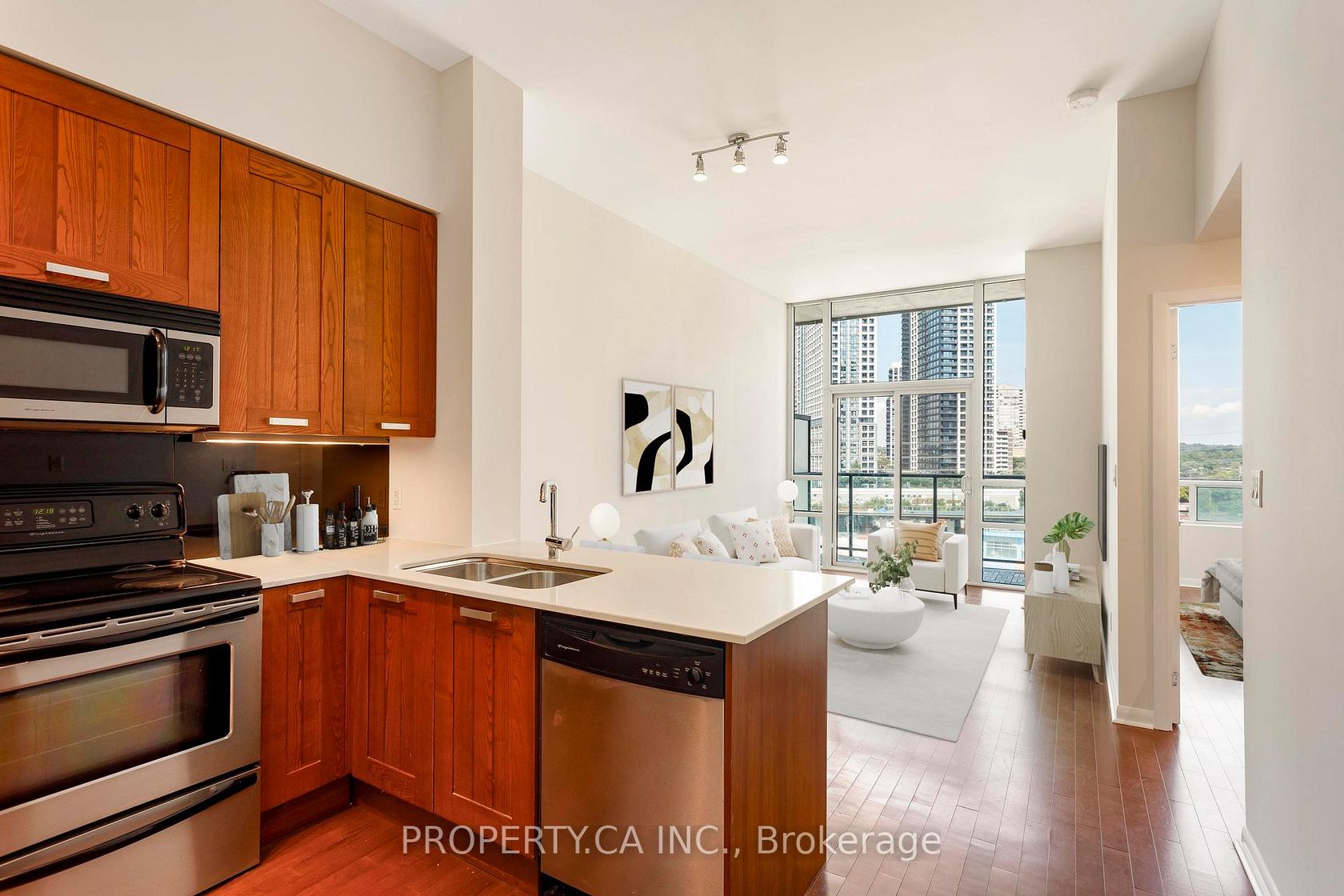 703 - 3391 Bloor Street W, City Centre West, Toronto photo number 2