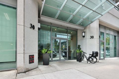 Photo 2 at 708 - 30 Grand Trunk Crescent, Waterfront Communities C1, Toronto