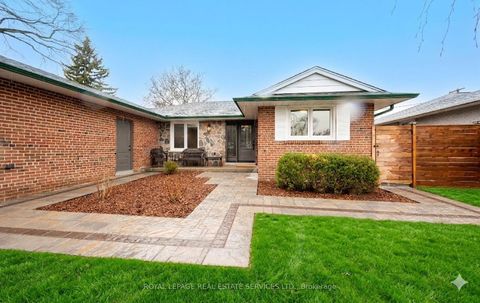 Photo 3 at 22 Arbroath Crescent, Markland Wood, Toronto