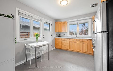 Photo 12 at 22 Arbroath Crescent, Markland Wood, Toronto