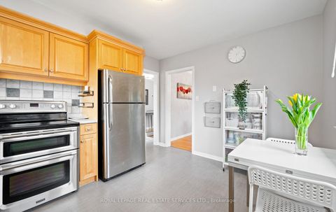 Photo 15 at 22 Arbroath Crescent, Markland Wood, Toronto