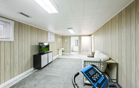 Photo 33 at 22 Arbroath Crescent, Markland Wood, Toronto