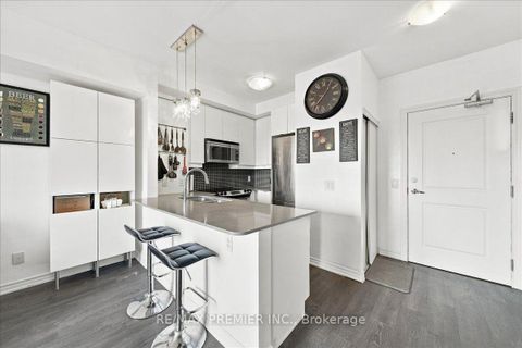 Photo 4 at 708 - 7730 Kipling Avenue, Vaughan Grove, Vaughan
