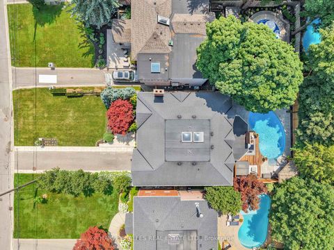 Photo 2 at 254 Yonge Boulevard, Nortown, Toronto