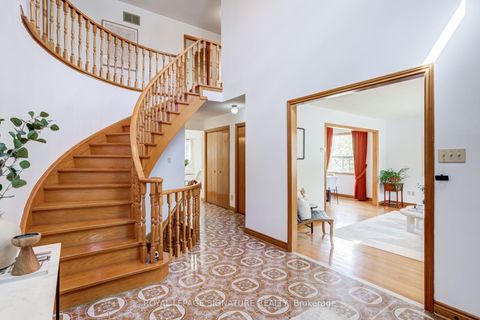 Photo 1 at 18 Parravano Court, Willowdale West, Toronto