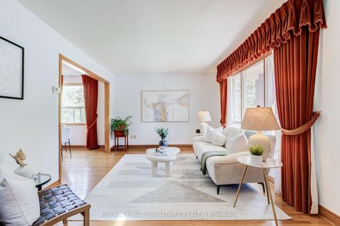 Photo 2 at 18 Parravano Court, Willowdale West, Toronto