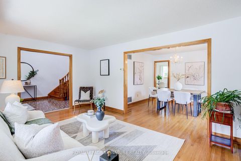 Photo 4 at 18 Parravano Court, Willowdale West, Toronto