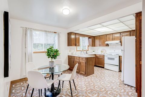 Photo 7 at 18 Parravano Court, Willowdale West, Toronto