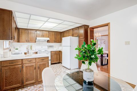 Photo 8 at 18 Parravano Court, Willowdale West, Toronto