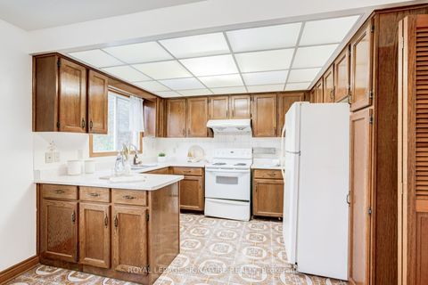Photo 9 at 18 Parravano Court, Willowdale West, Toronto