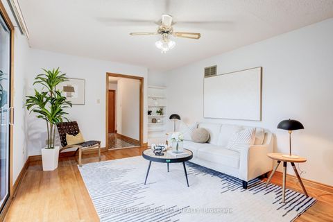 Photo 11 at 18 Parravano Court, Willowdale West, Toronto