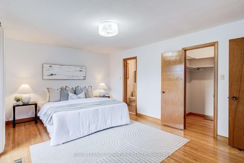 Photo 16 at 18 Parravano Court, Willowdale West, Toronto