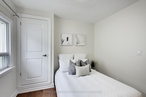 Photo 15 at 36 Criscoe Street, Smythe, Toronto