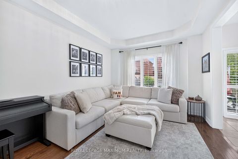 Photo 6 at 95 White Beach Crescent, Patterson, Vaughan