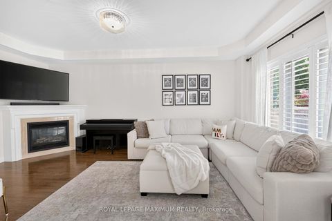 Photo 7 at 95 White Beach Crescent, Patterson, Vaughan