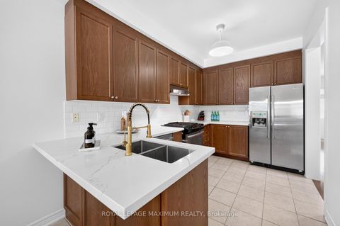 Photo 11 at 95 White Beach Crescent, Patterson, Vaughan