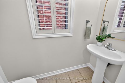 Photo 14 at 95 White Beach Crescent, Patterson, Vaughan